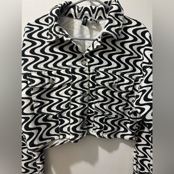 Divided by H&M black nd white denim crop top size M - Picture 2 of 7